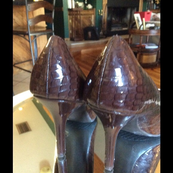 Jessica Simpson Brown Patent Lizard Pumps - Picture 3 of 4